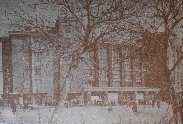 Дворец культуры имени А.М. Горького. 1927-1957 / Худож. В.Д. Александров. Л., 1957.